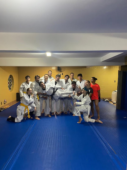 High Level - Boxe, Karatê e Yoga